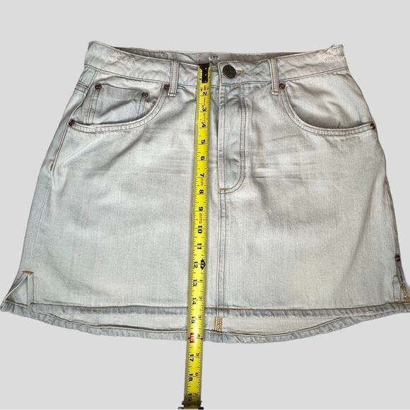 NWT One Teaspoon Brando Denim Mini Skirt Womens 32 11/12 Lightwash Barely Blue - Picture 11 of 15